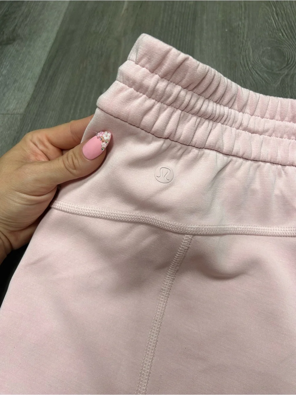 Lululemon pearl pink shorts NEW - Picture 2 of 5